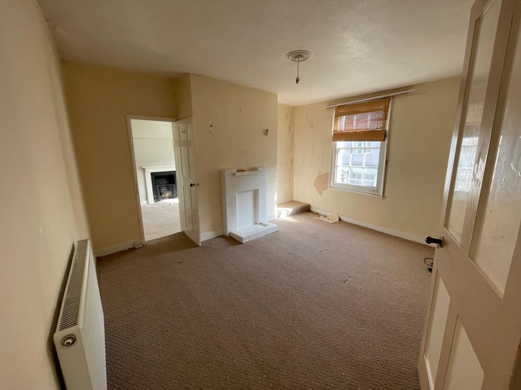 Lot: 5 - FREEHOLD MIXED USE DEVELOPMENT OPPORTUNITY WITH PLANNING - First floor room in the existing flat